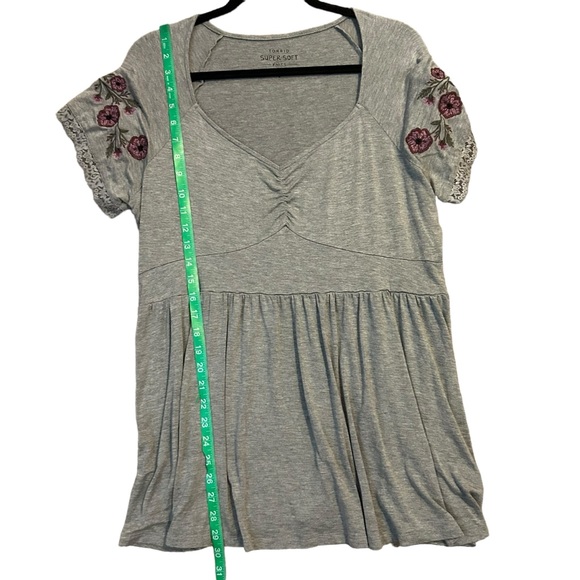 TORRID Gray Super Soft V-Neck Embroidered Sleeve Babydoll Tee 2X - Picture 9 of 12